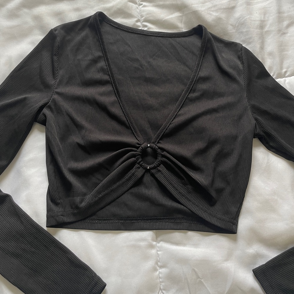 Small black long sleeve cropped shirt
